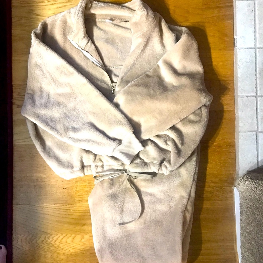 New old navy jogging outfit size large top extra large bottom